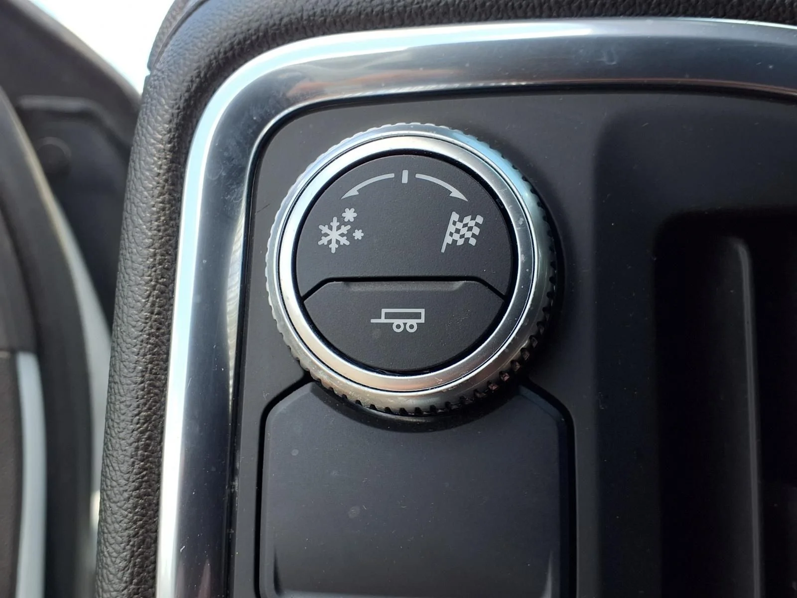 Used 2019 White GMC SLT image 18