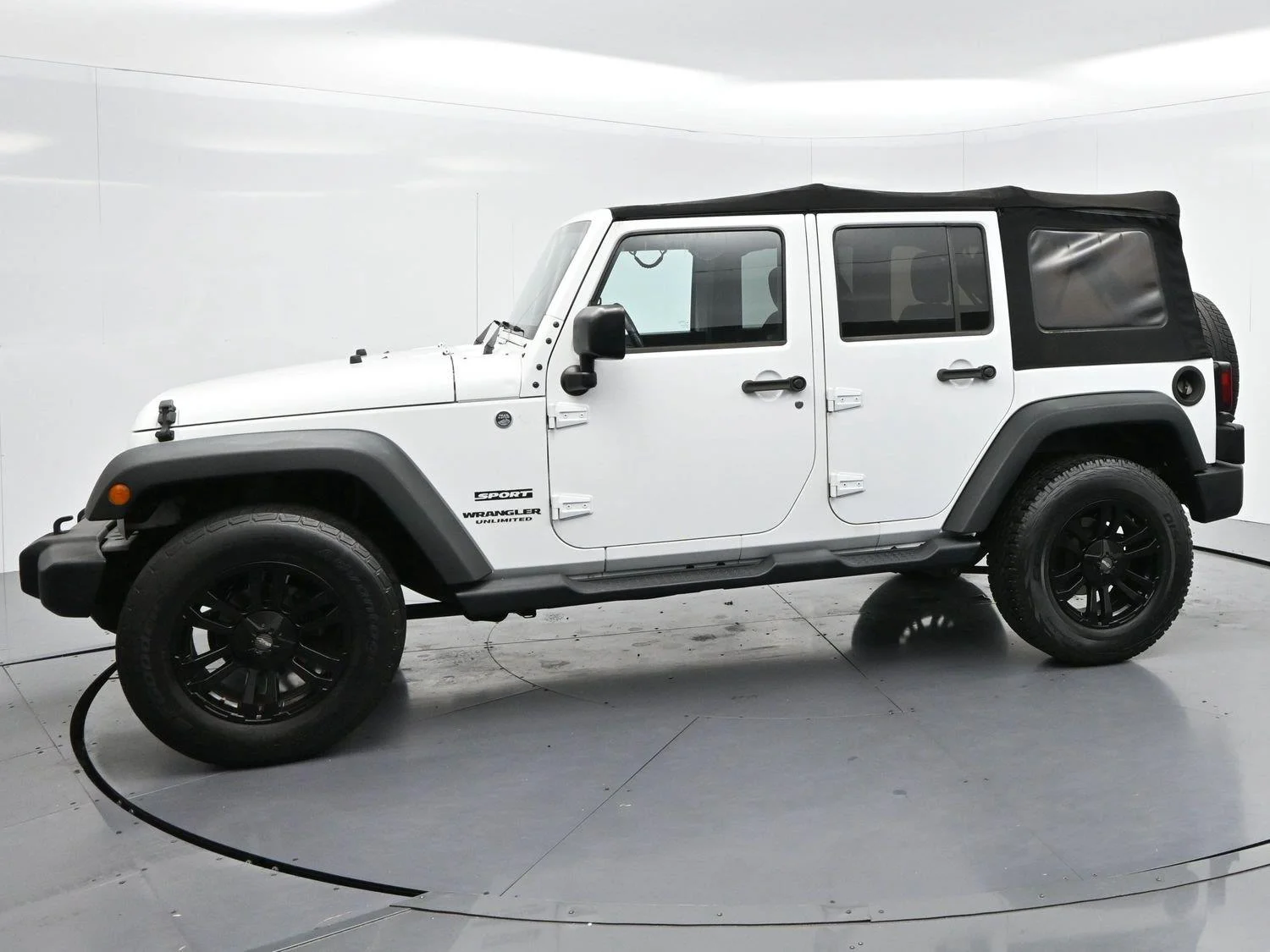 Used 2015 Bright White Clearcoat Jeep Sport image 4