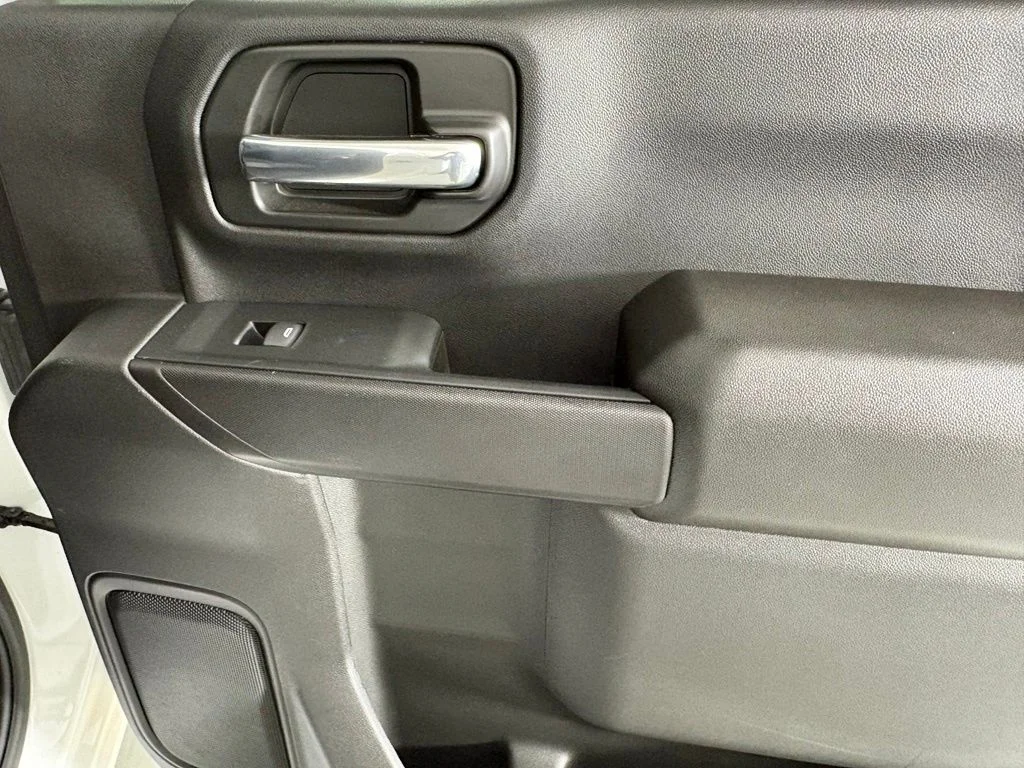Used 2025 White Chevrolet Custom image 18