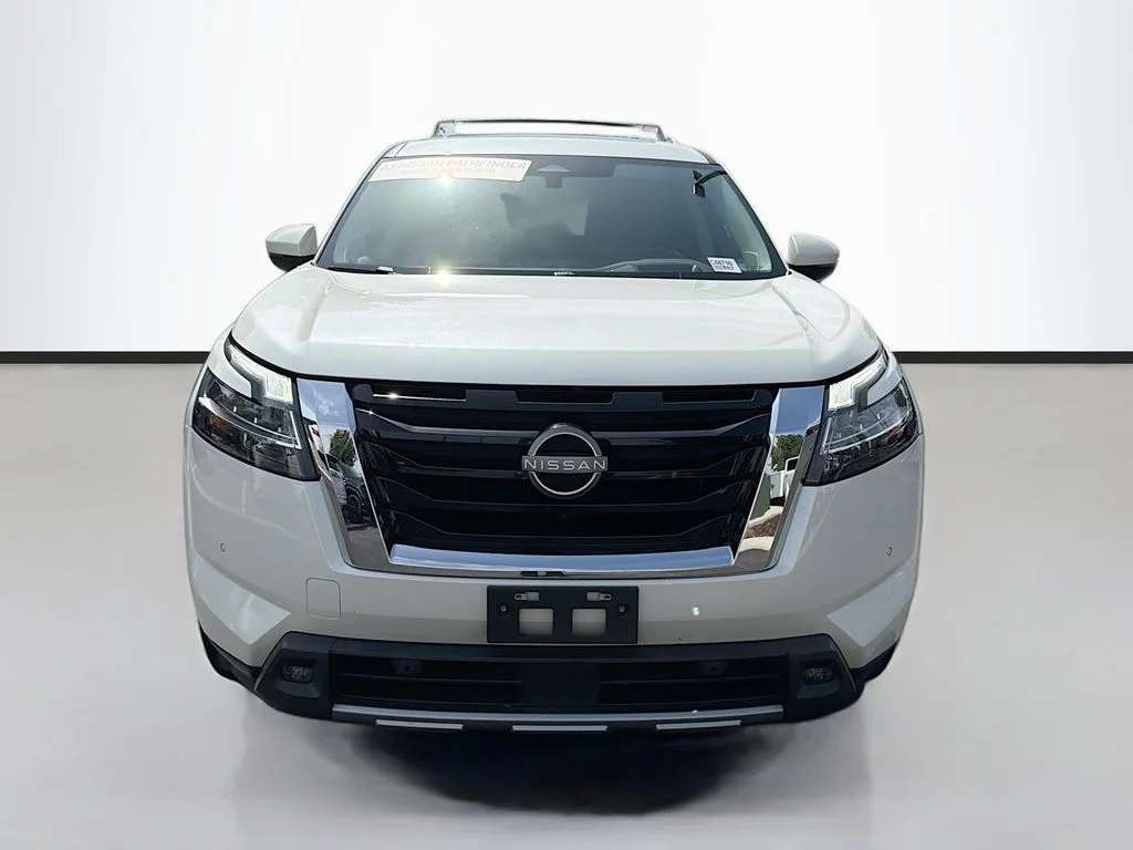 Used 2023 Pearl White Nissan Platinum image 2
