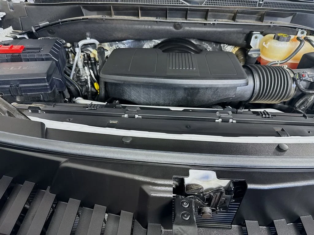 Used 2025 White GMC Denali Ultimate image 40