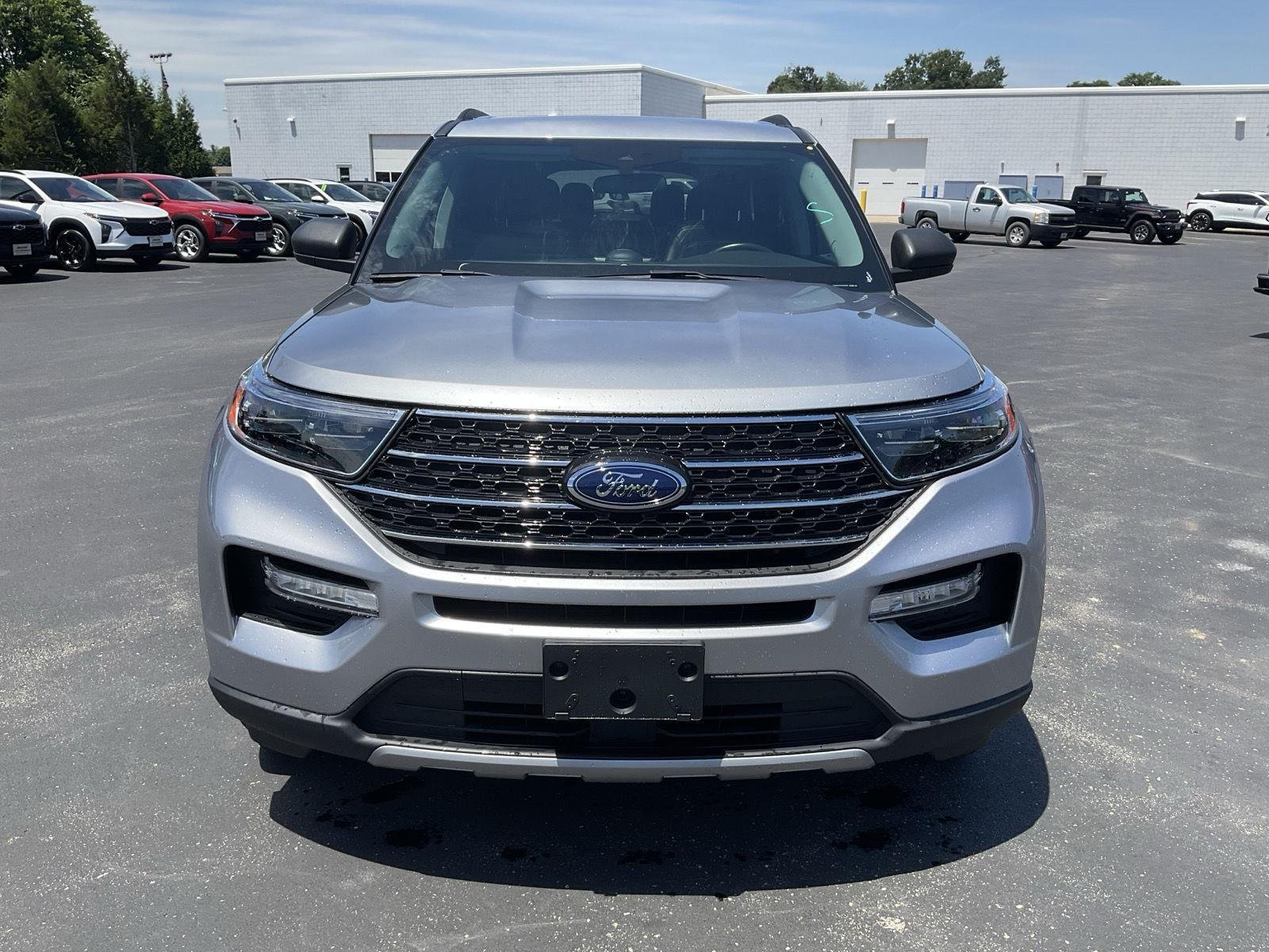 Used 2023 Iconic Silver Ford XLT image 2