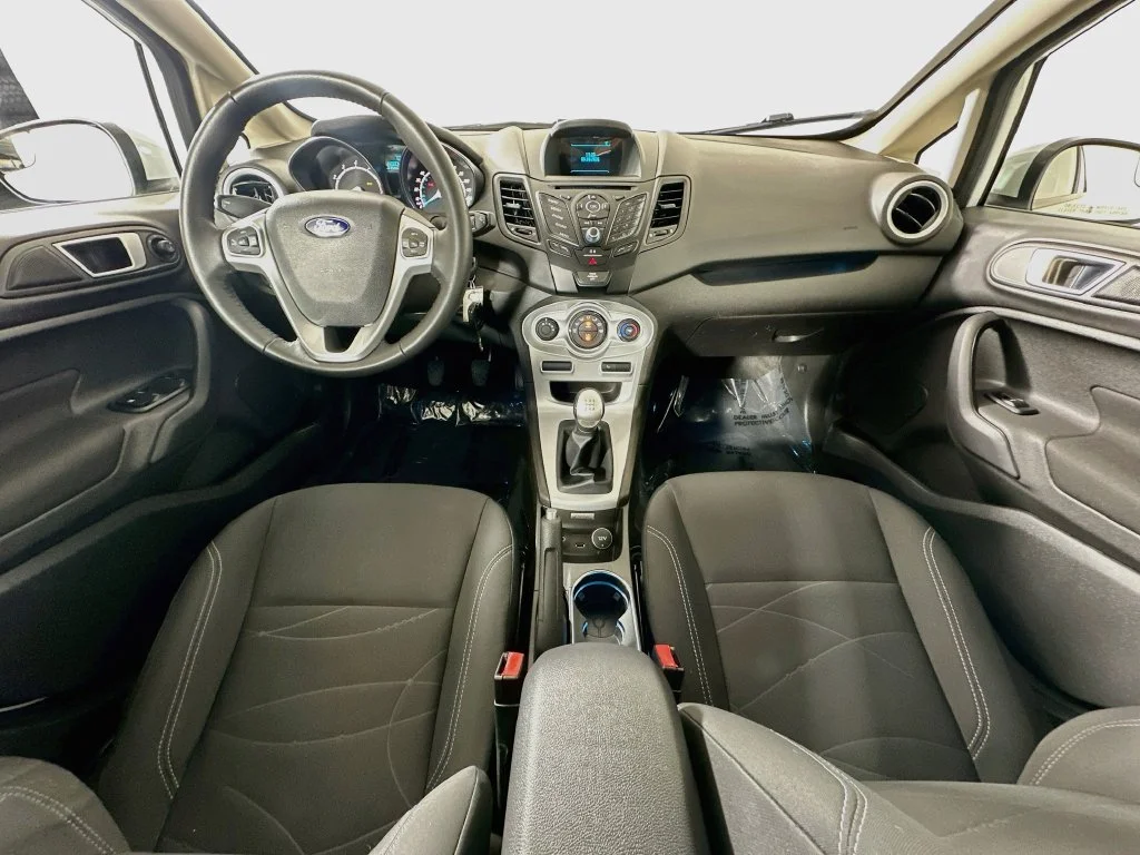 Used 2016 Oxford White Ford SE image 22
