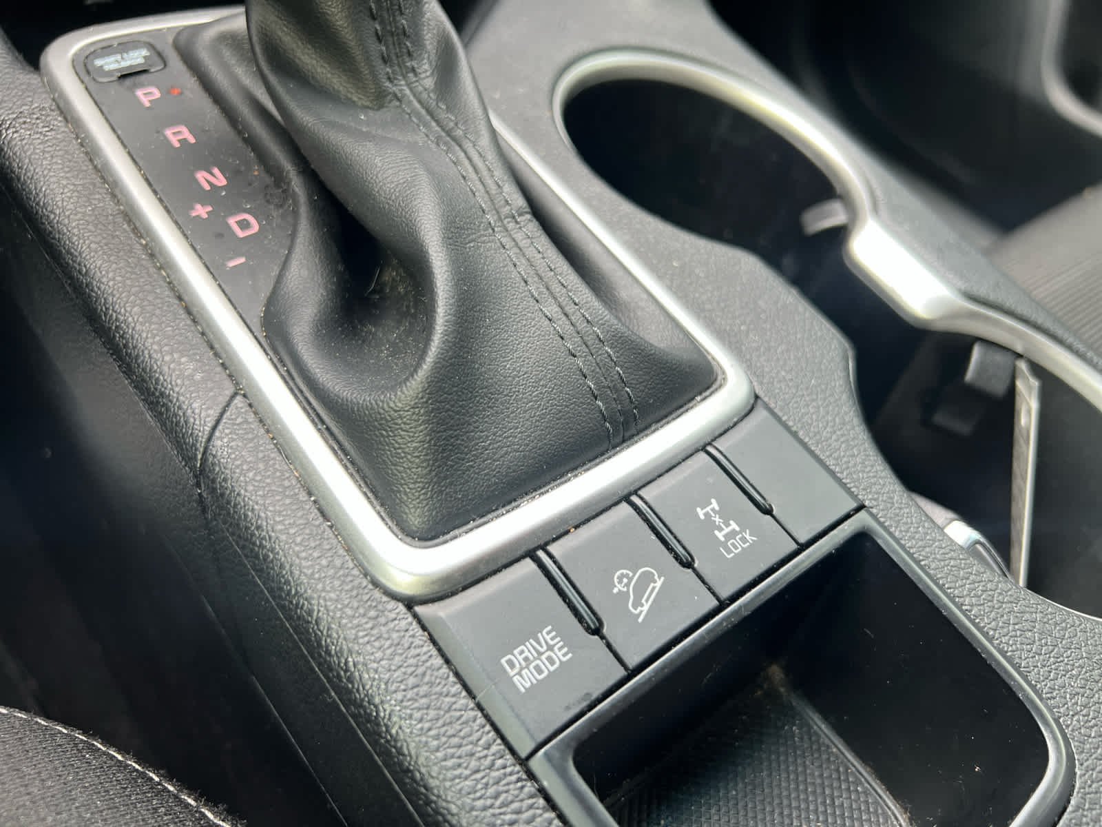 Used 2022 Snow White Pearl Kia LX image 20
