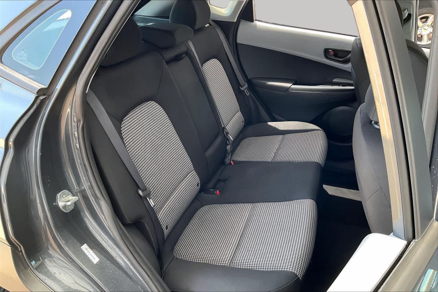 Used 2021 Thunder Gray Hyundai SE image 18