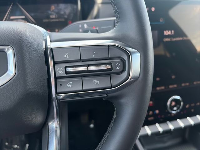 Used 2025 White GMC Elevation image 28