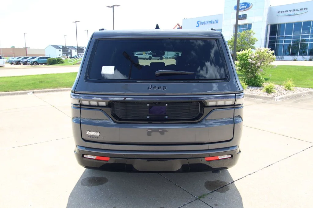 New 2026 Baltic-Gray Metallic Clear-Coat Exterior Paint Jeep Limited Altitude image 17