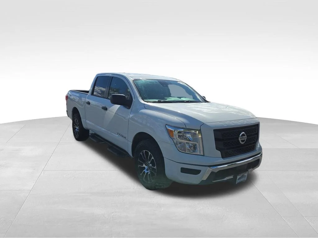2022 Nissan Titan SV 4X4 Crew Cab's photo