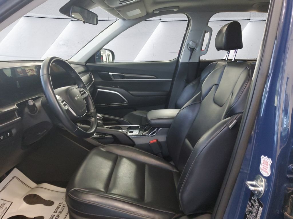 Used 2025 Black Kia S image 7