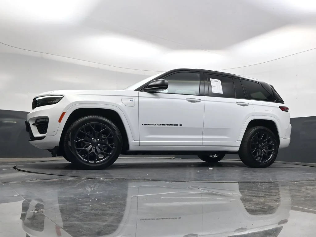 Used 2023 White Jeep Summit Reserve 4xe image 49