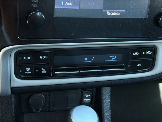 Used 2019 White Toyota LE image 23