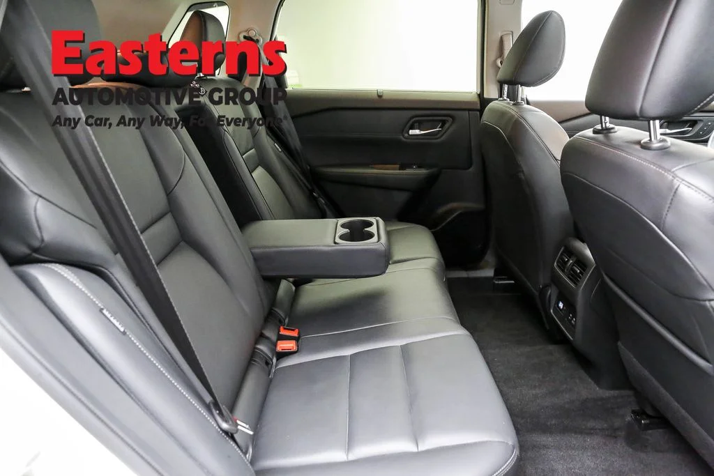 Used 2023 White Nissan SL image 26