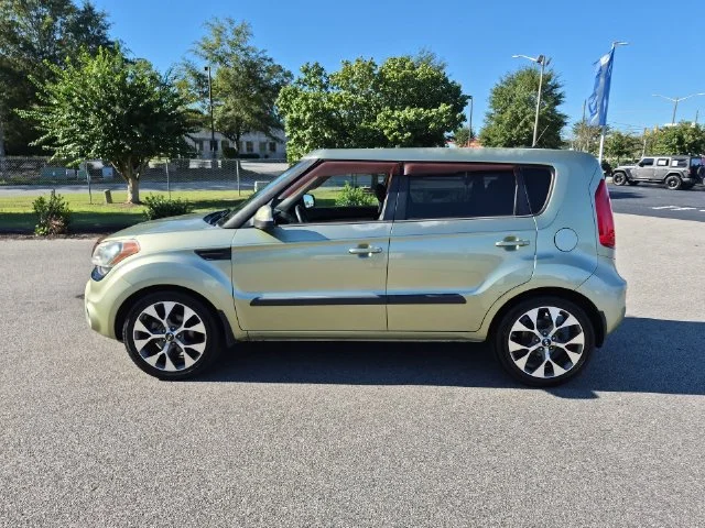 Used 2012 Green Kia Exclaim image 6