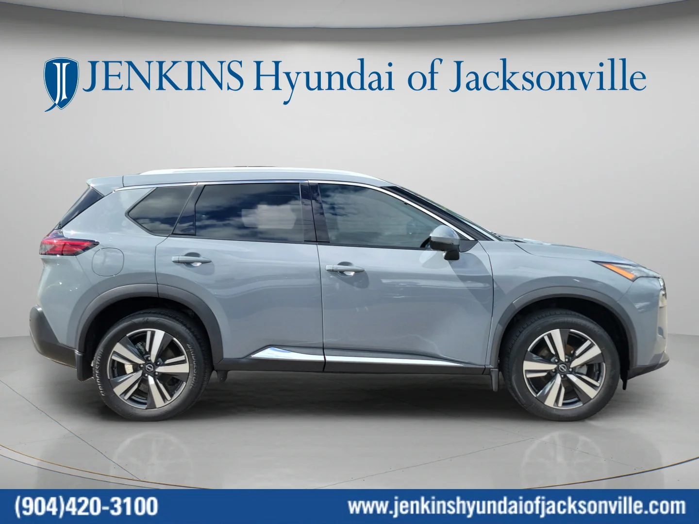 Used 2023 Boulder Gray Pearl Nissan SL image 2