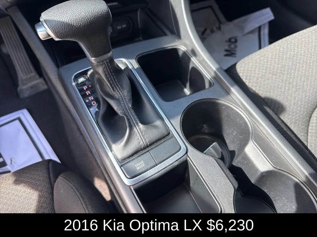 Used 2016 White Kia LX image 25