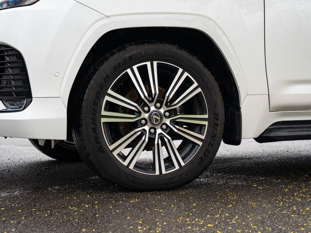Used 2025 Eminent White Pearl Lexus LX 700h Luxury image 18