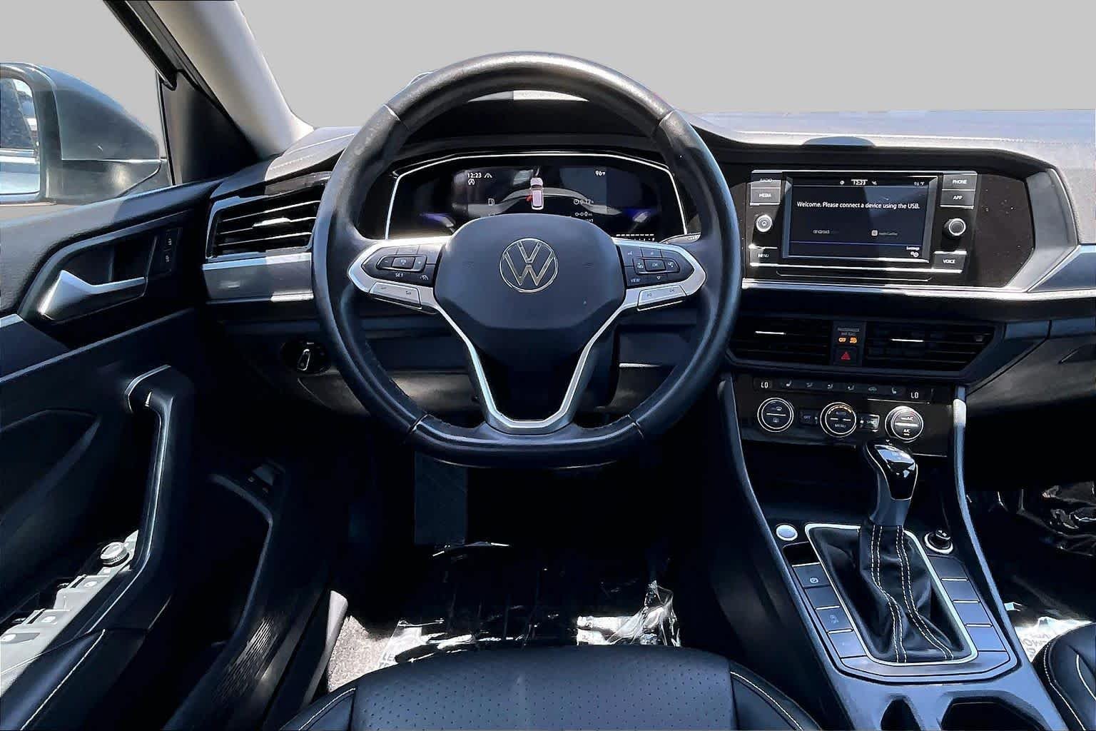 Used 2024 Platinum Gray Metallic Volkswagen SE image 5