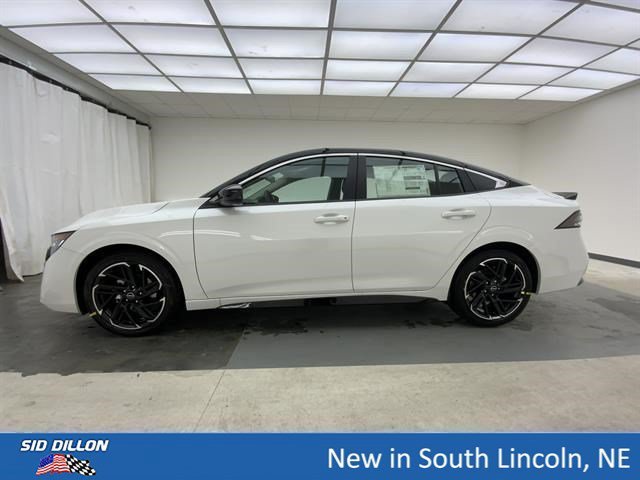 New 2026 Aspen White Tricoat/Super Black Nissan SR image 2