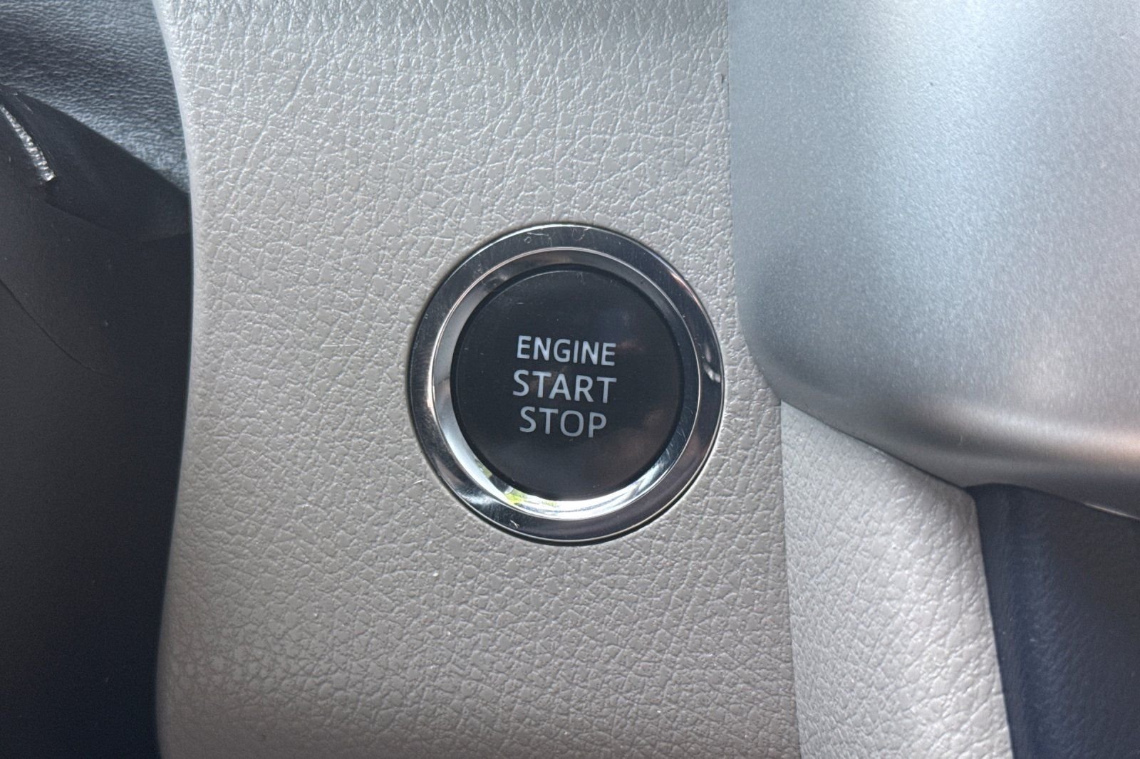 Used 2018 White Toyota XLE image 23