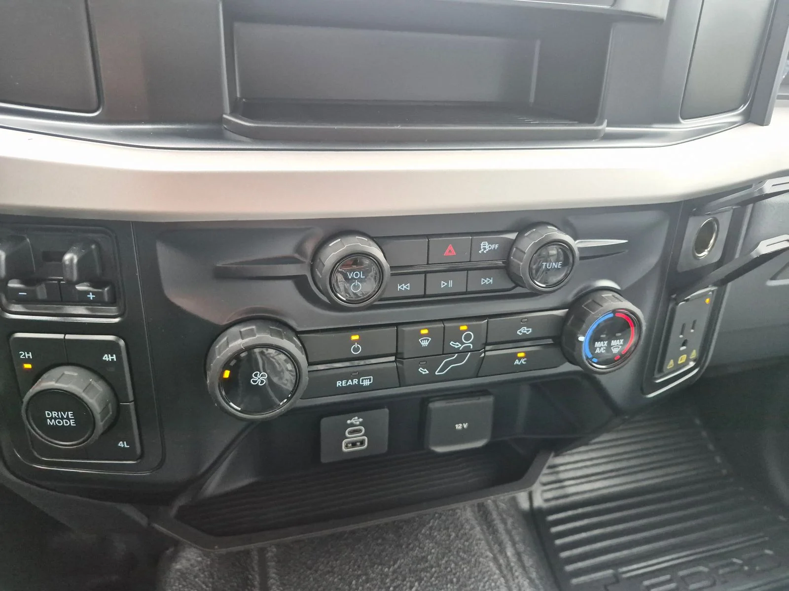 New 2027 Oxford White Ford XL SERVICE BODY image 15