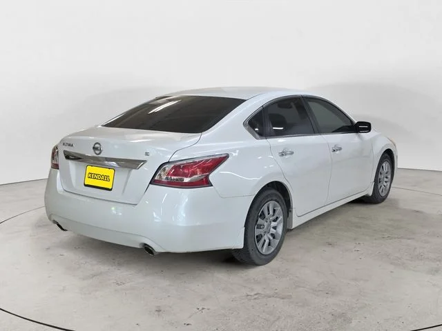 Used 2015 White Nissan 2.5 S image 5