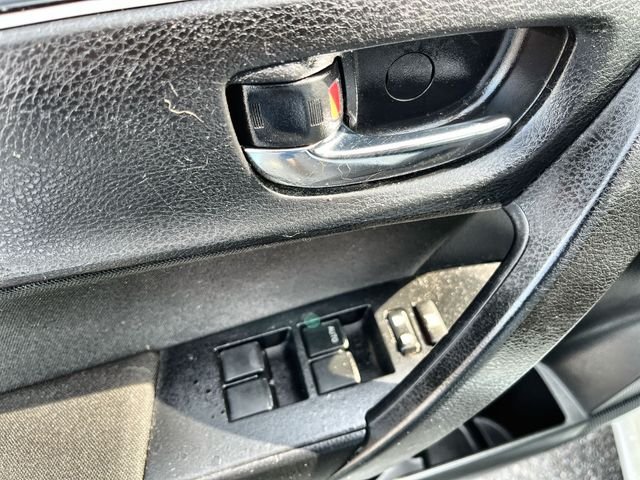 Used 2019 White Toyota LE image 17