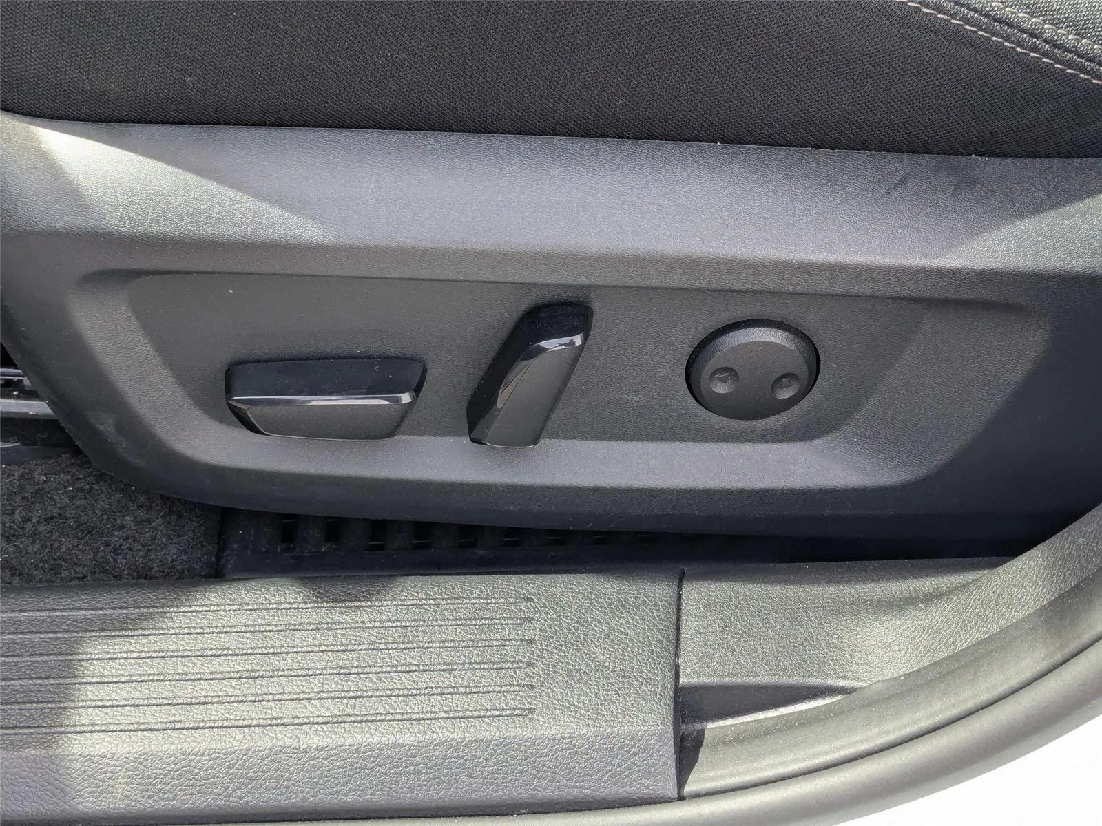 Used 2024 Everest White Pearl Nissan SV image 19