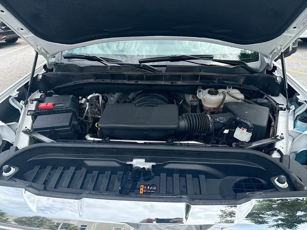 Used 2025 White GMC SLT image 33