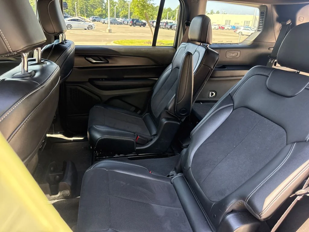 Used 2025 Diamond Black Jeep Altitude X image 32