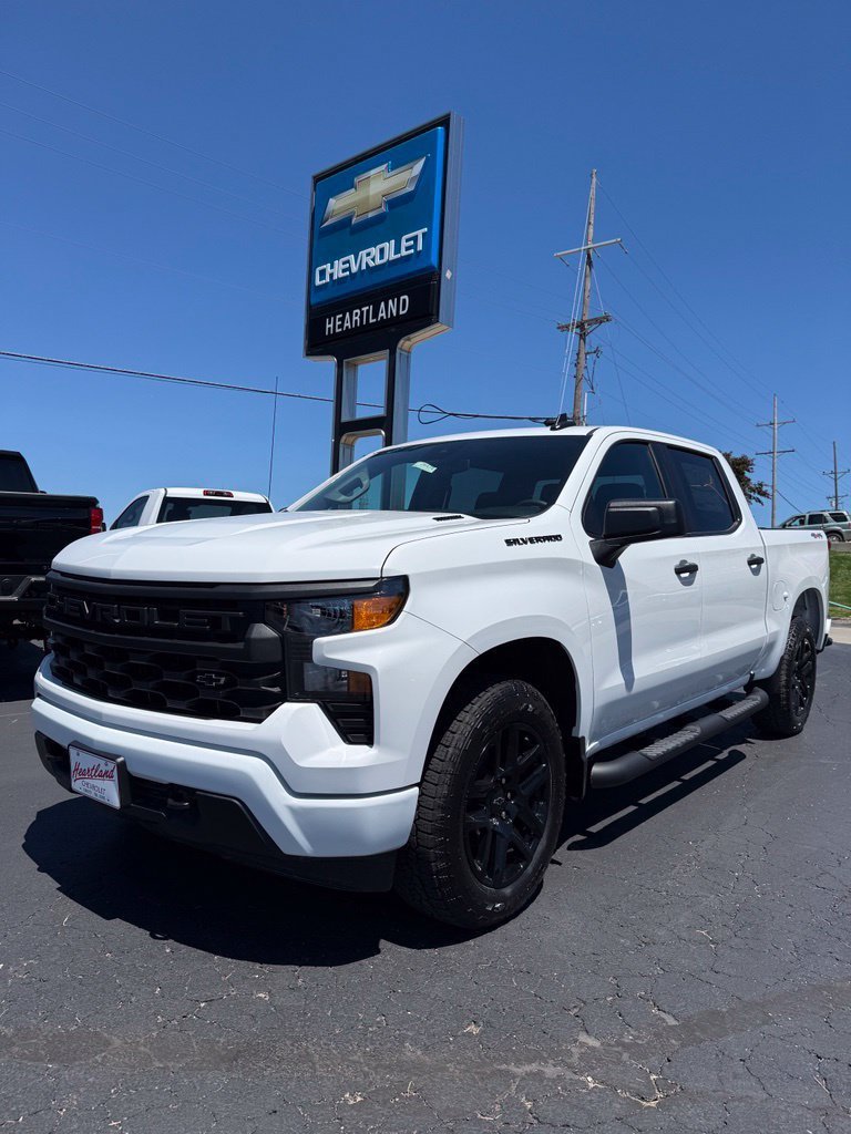 New 2026 Summit White Chevrolet Custom image 4