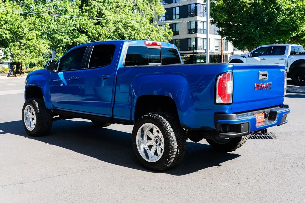 Used 2021 Blue GMC Elevation image 4