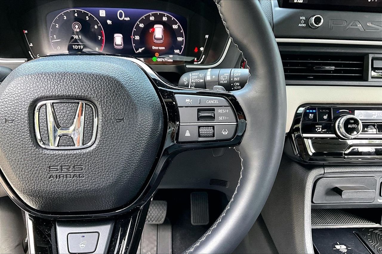 Used 2026 White Honda  image 11