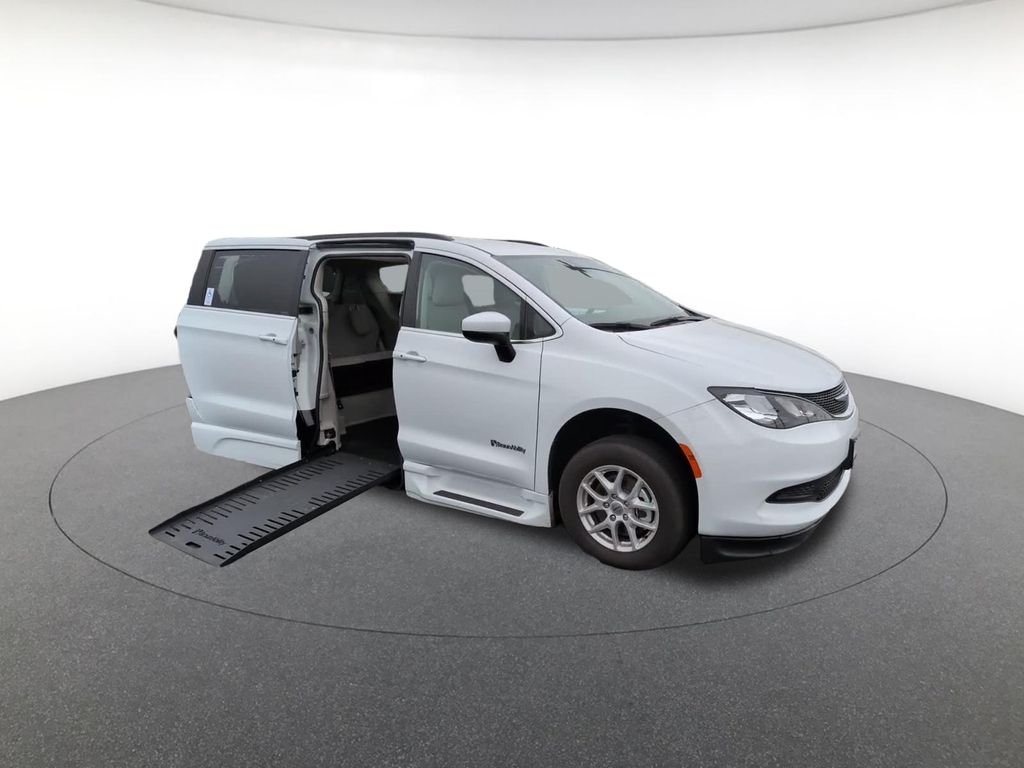 Used 2021 White Chrysler LXI image 4