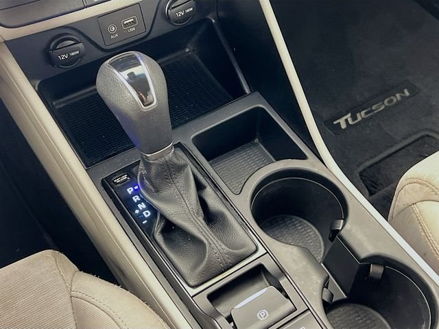 Used 2020 White Hyundai SE image 20