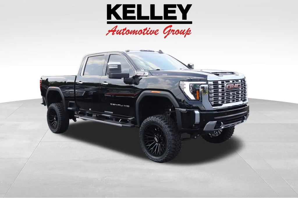 Used 2025 Black GMC Denali image 1