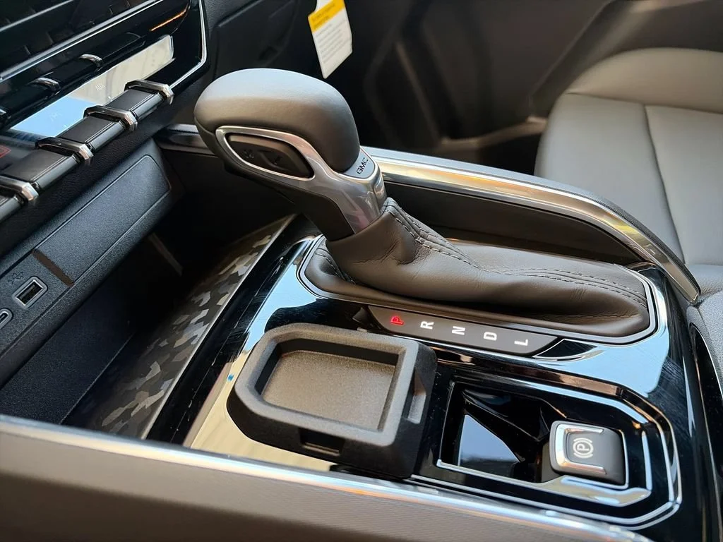 New 2026 Sterling Metallic GMC Elevation image 26