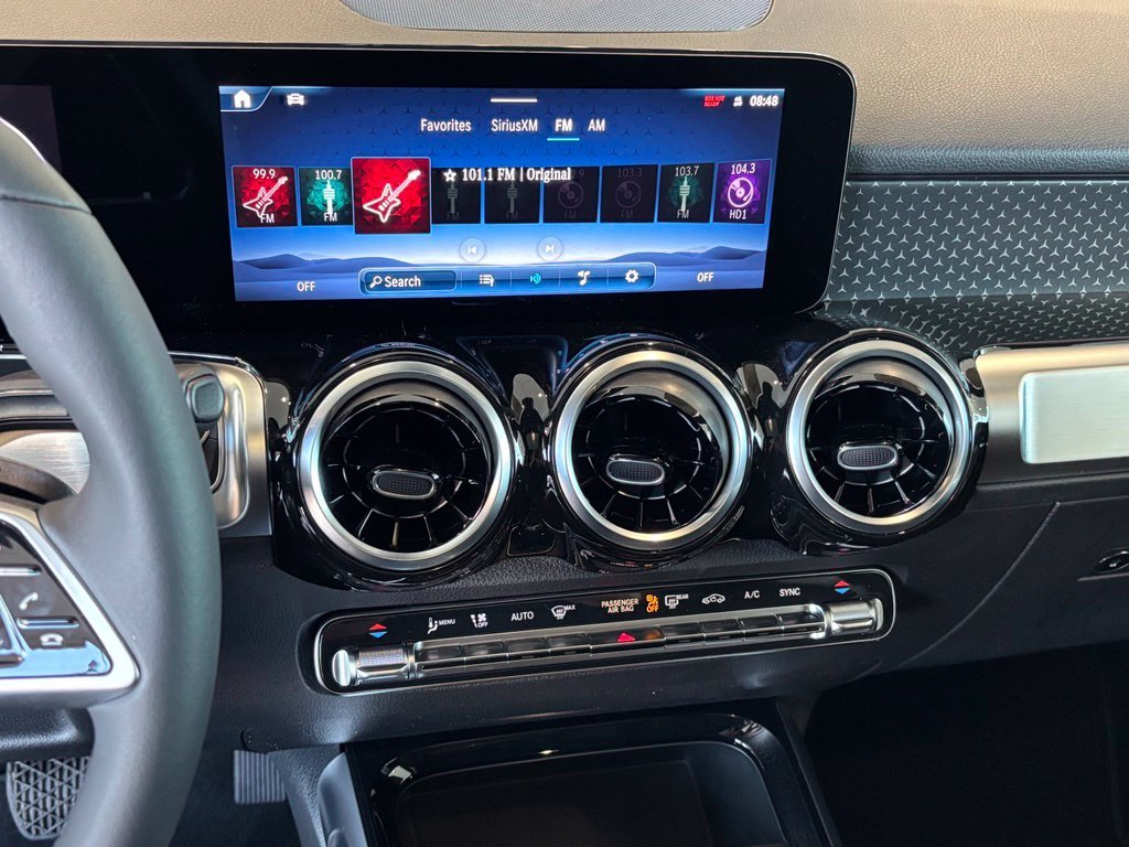 New 2026 Polar White Mercedes-Benz GLB 250 image 14