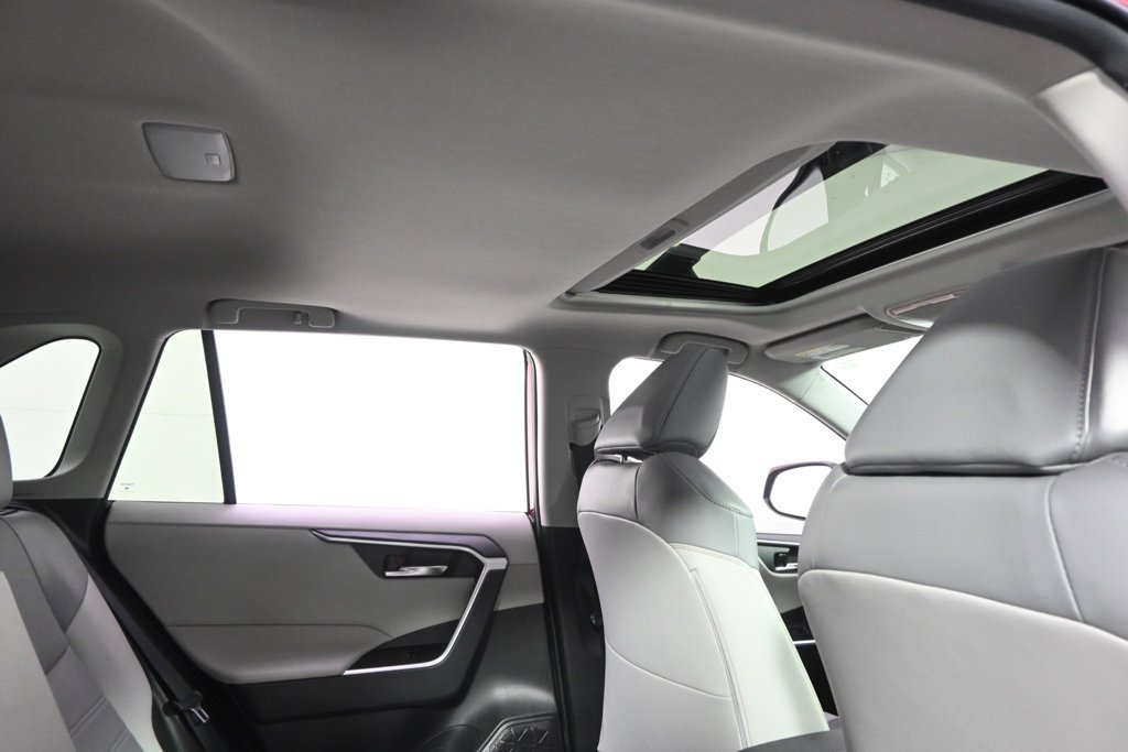 Used 2022 Pearl Toyota XLE Premium image 17