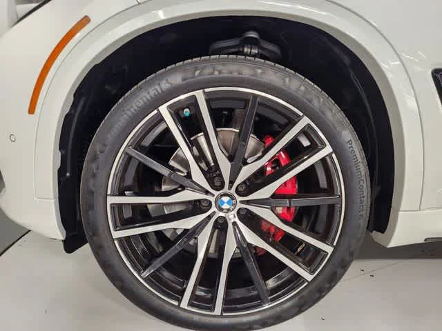 Used 2023 Mineral White Metallic BMW sDrive40i image 8