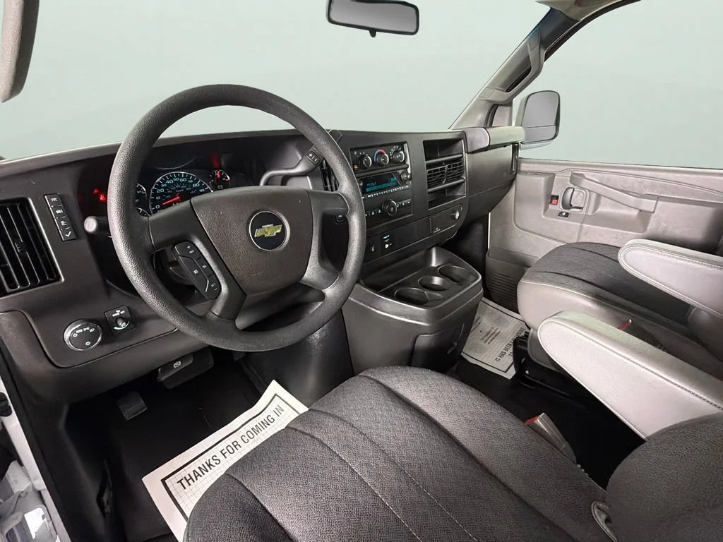 Used 2025 Summit White Chevrolet WT image 18