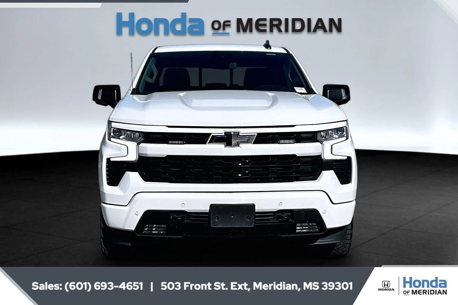 Used 2025 Summit White Chevrolet RST image 3
