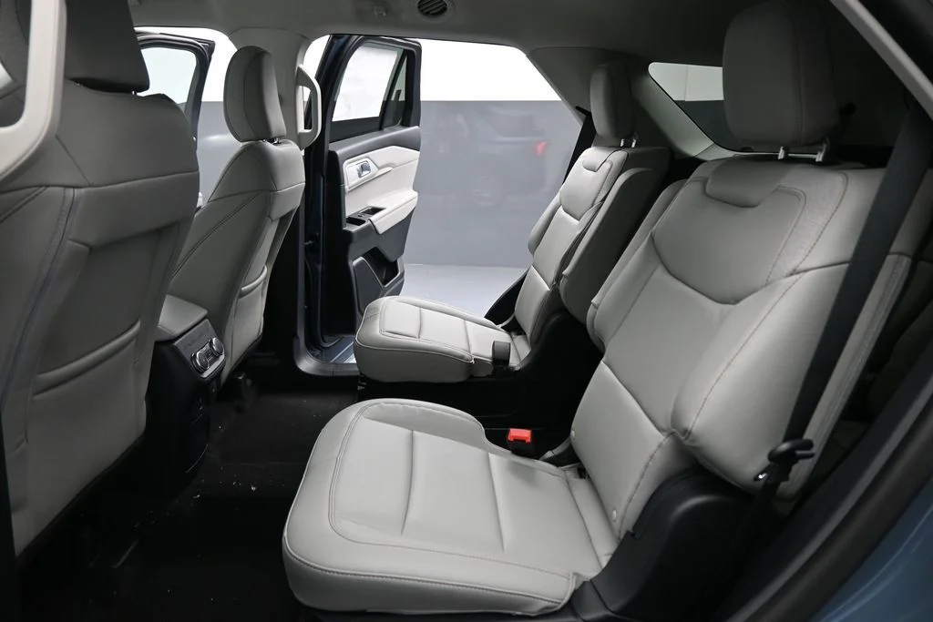 New 2026 Vapor Blue Metallic Ford Active image 18
