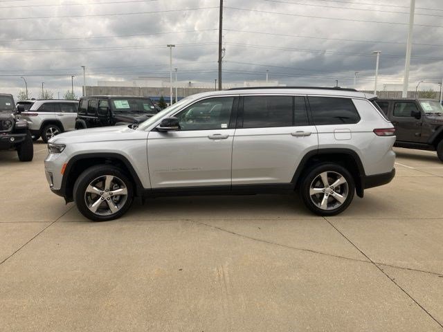 Used 2025 Silver Zynith Jeep Limited image 4