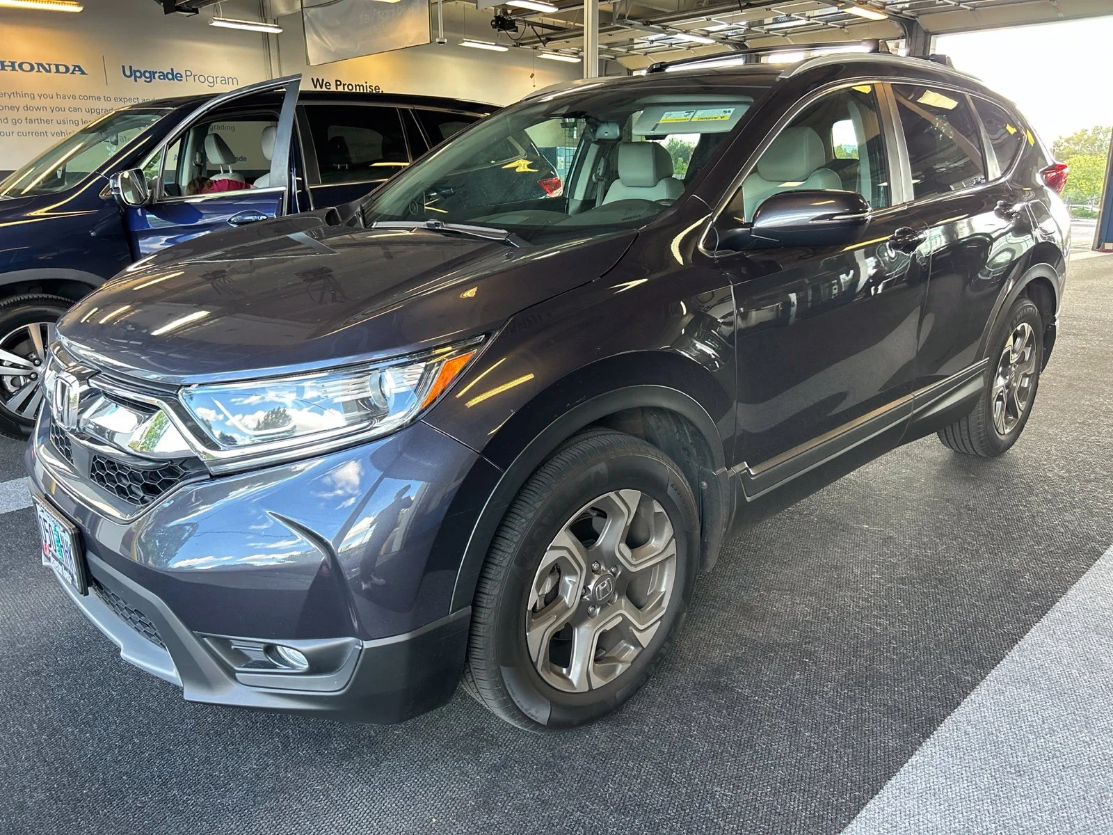 Used 2018 Obsidian Blue Pearl Honda EX-L image 1