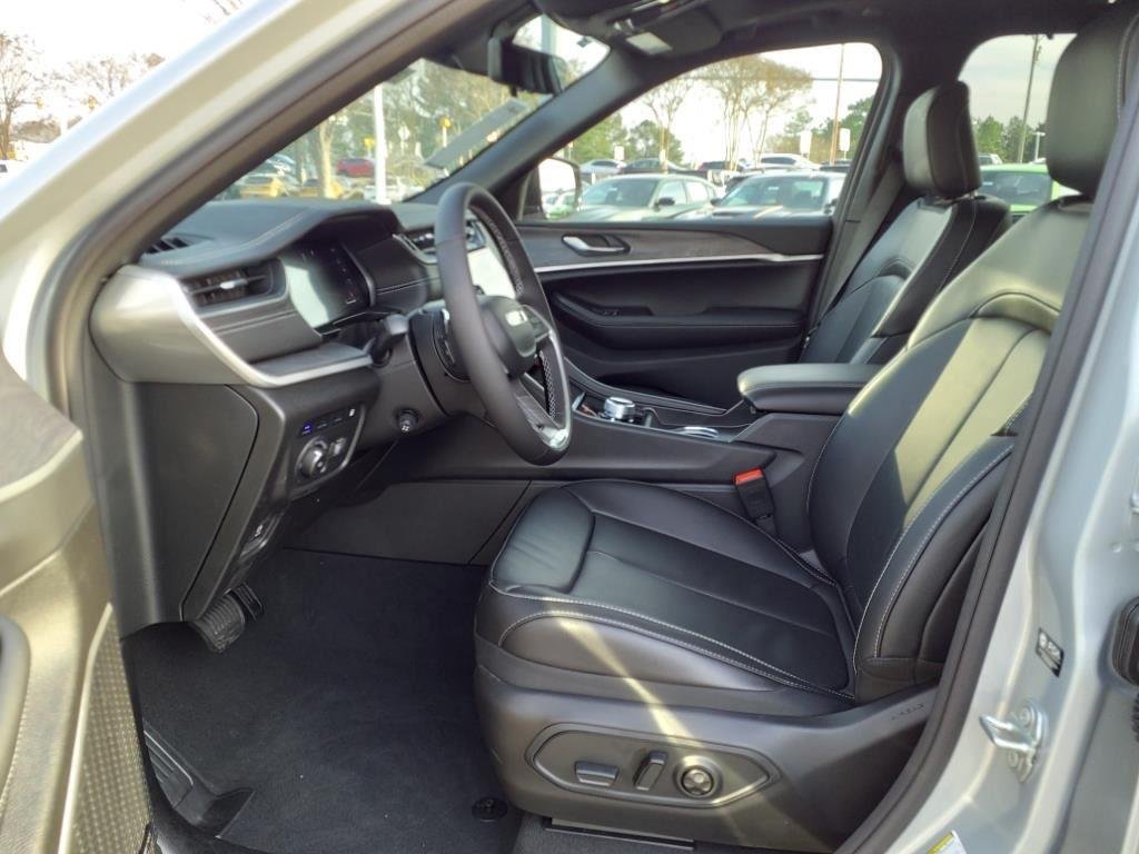 Used 2024 Silver Zynith Jeep  image 4