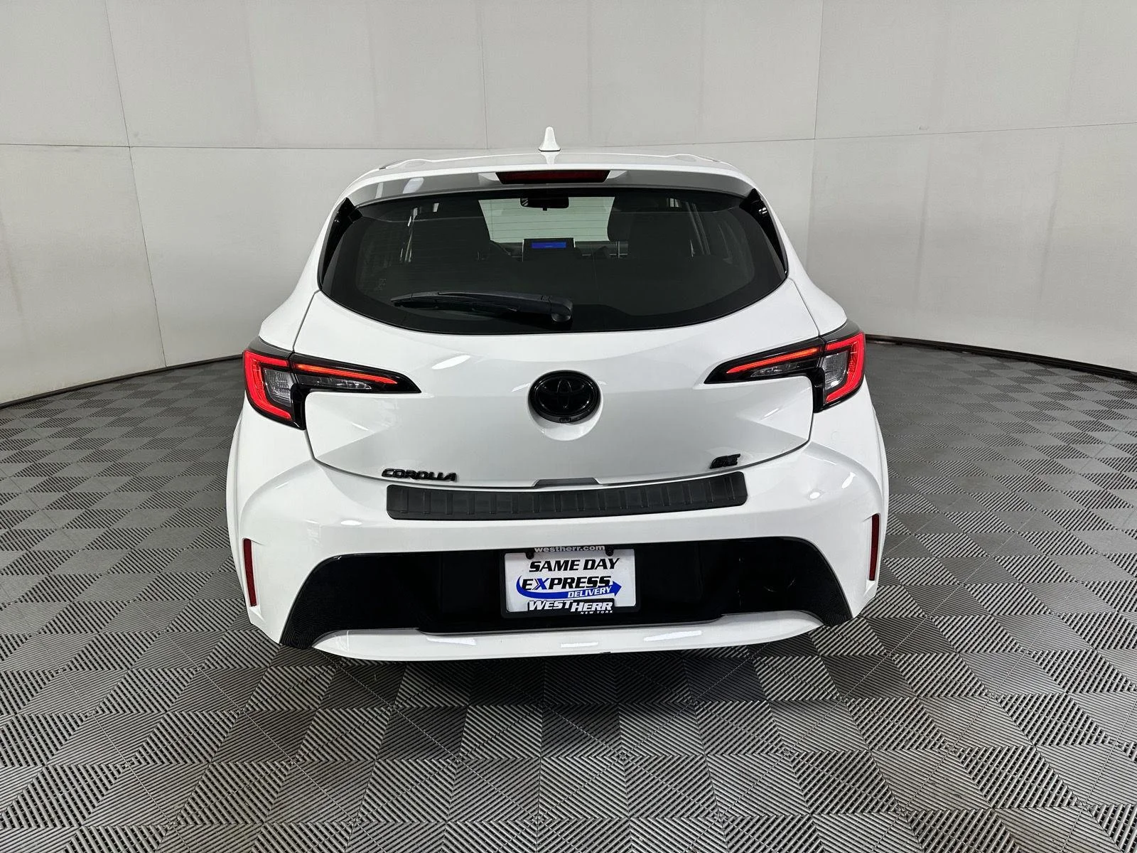 Used 2024 Ice Cap Toyota SE image 20