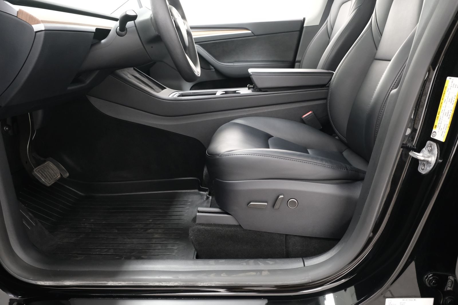Used 2024 Solid Black Tesla Long Range image 29