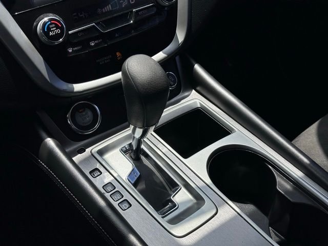 Used 2019 Silver Nissan S image 17