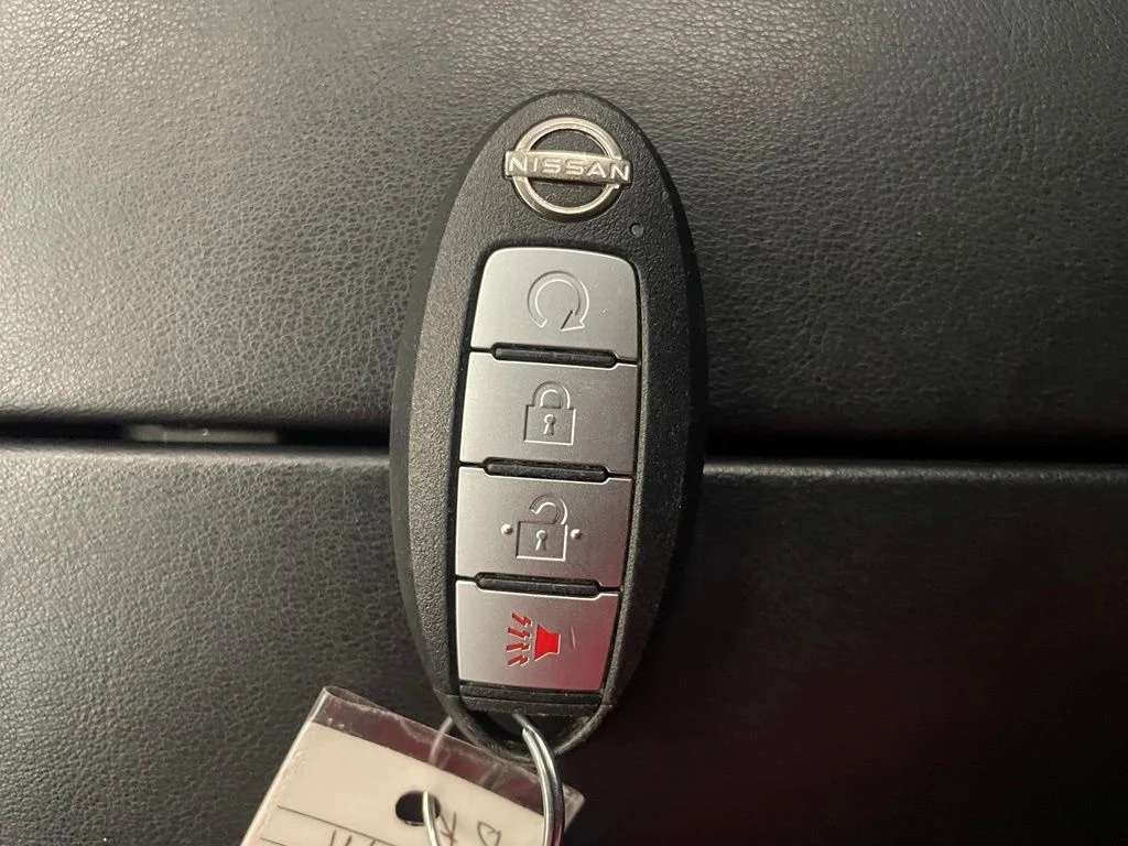 Used 2022 Gray Nissan SV image 18