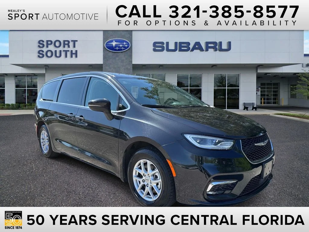 2023 Chrysler Pacifica Touring L's photo